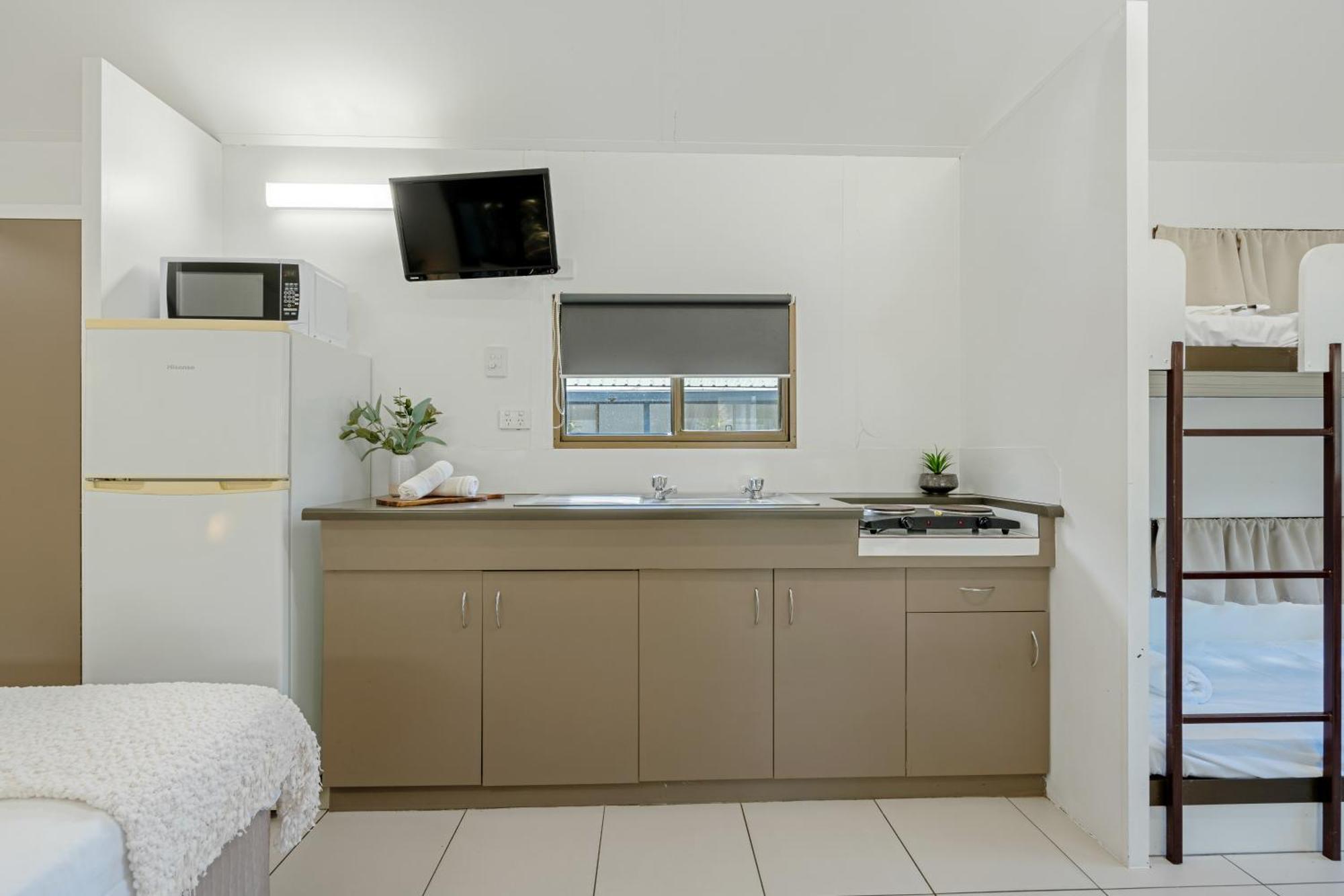 Tasman Holiday Parks - Cairns Cool Waters Экстерьер фото